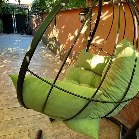 Red House Family بيت ضيافة *