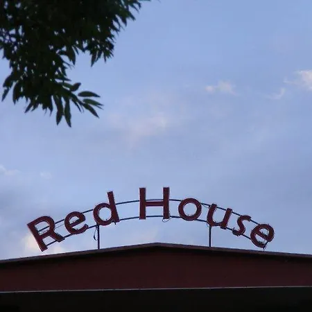 Vendégház Red House Family