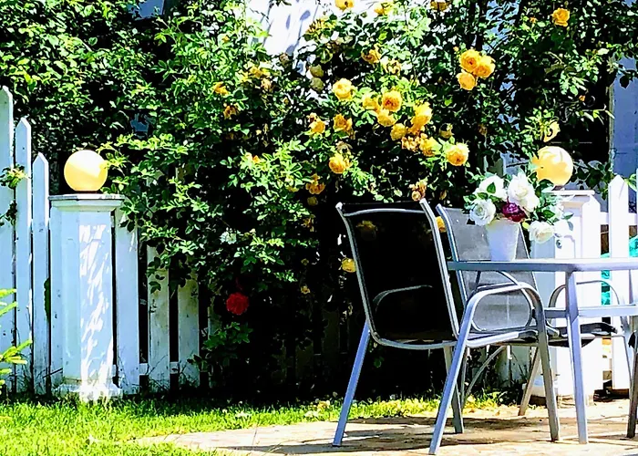 Red House Family بيت ضيافة