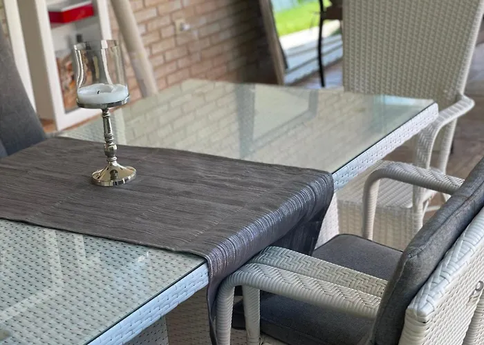 Red House Family بيت ضيافة