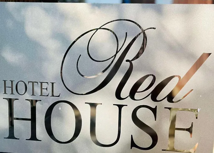 Red House Family بيت ضيافة