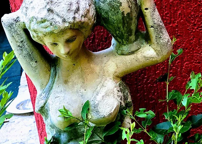 Red House Family بيت ضيافة