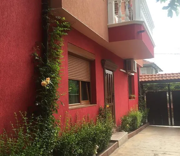 بيت ضيافة Red House Family رافدا