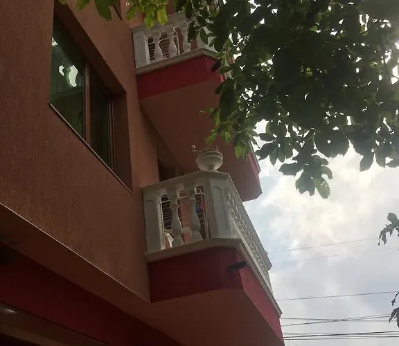 بيت ضيافة Red House Family