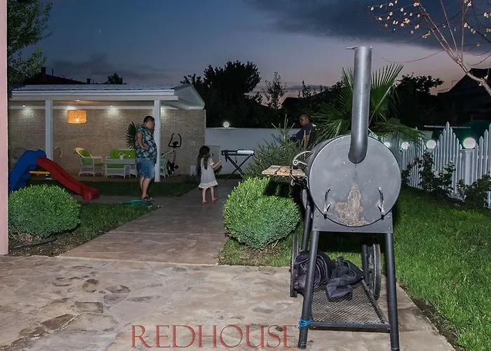 بيت ضيافة Red House Family رافدا