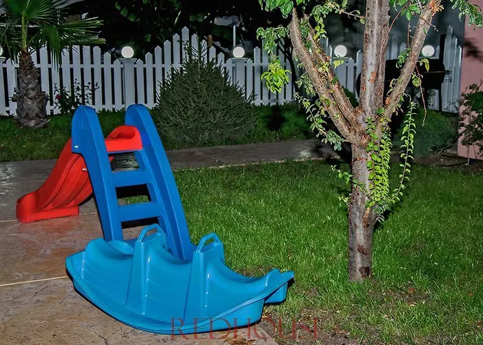 Red House Family بيت ضيافة رافدا