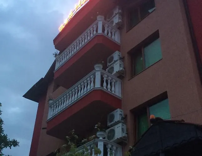 بيت ضيافة Red House Family *