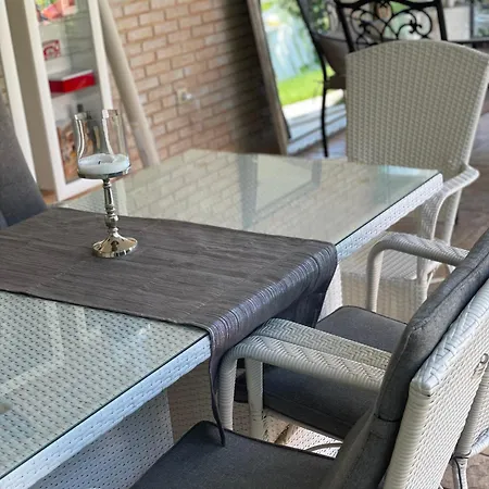 Red House Family Гостьовий будинок