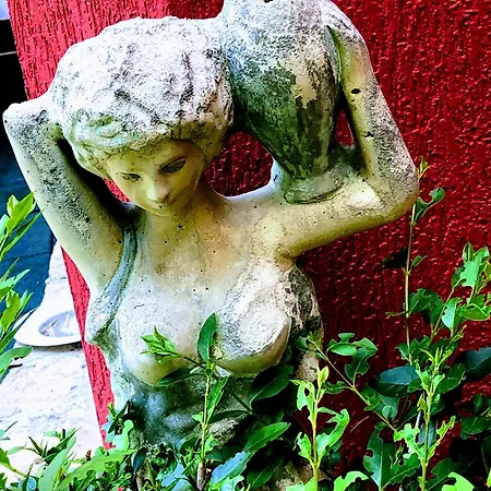 Red House Family Гостьовий будинок