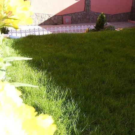 Гостьовий будинок Red House Family *