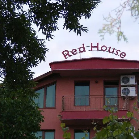 Red House Family Равда