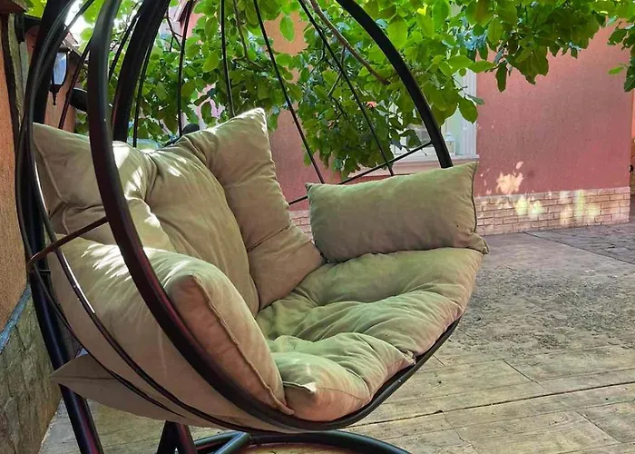 Red House Family * Ράβντα