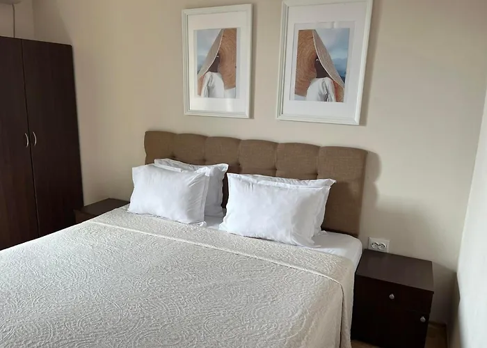 Πανσιόν Red House Family