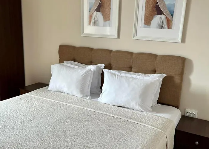 Πανσιόν Red House Family