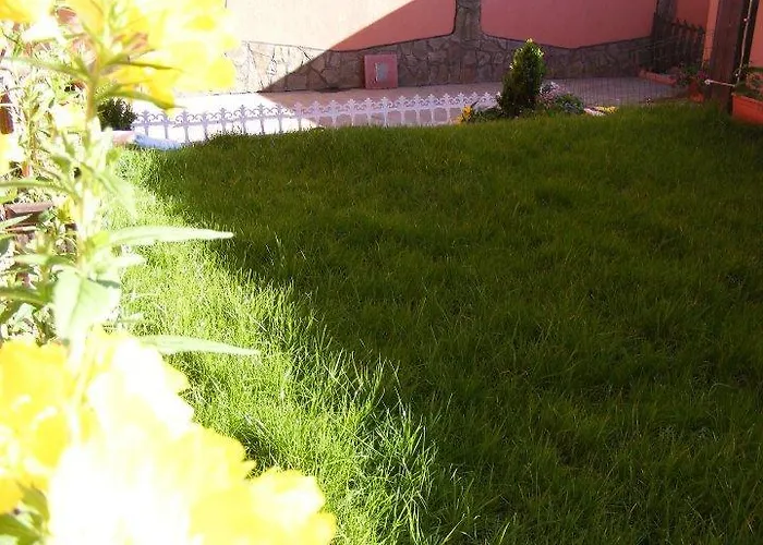 Πανσιόν Red House Family *