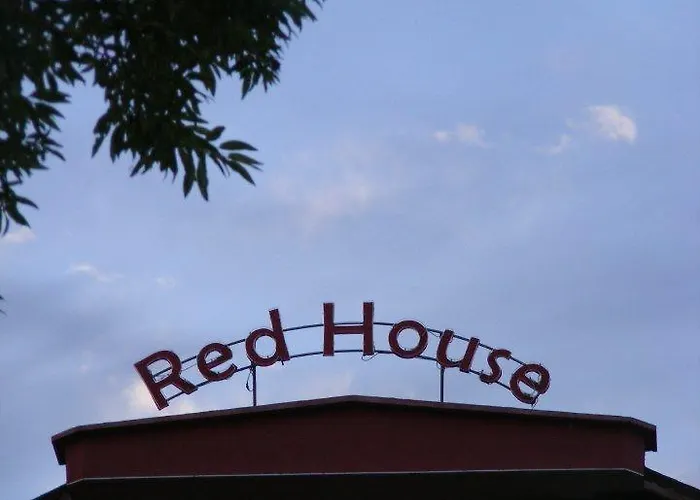 Πανσιόν Red House Family