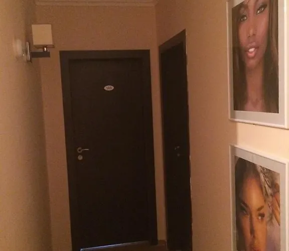 Red House Family Ράβντα