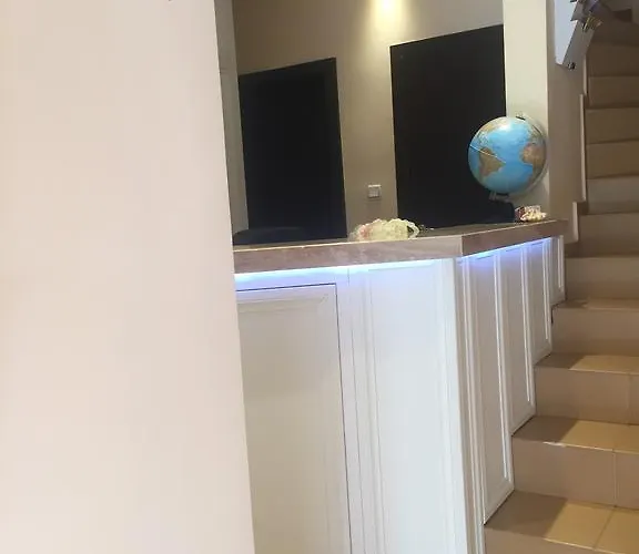 Red House Family Ράβντα