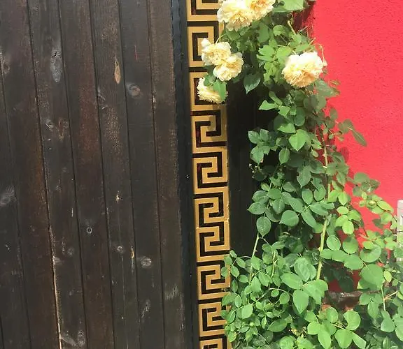 Πανσιόν Red House Family Ράβντα